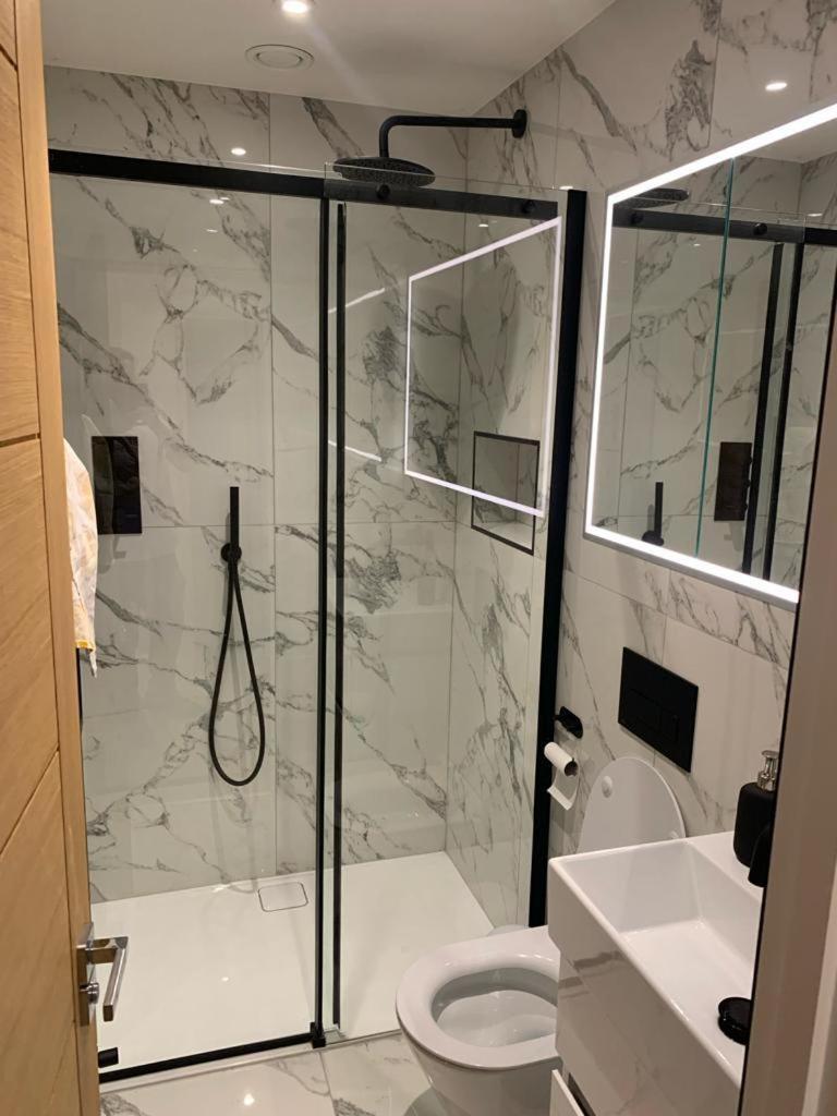 Two Bedroom Apartment - Londres Extérieur photo